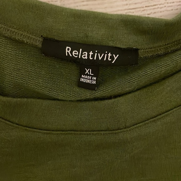 EUC Women’s Relativity Green Ruched Side Sweatshirt in XL​​ - Picture 2 of 5